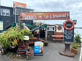 Manou's Waterfront Cafe & Restaurant