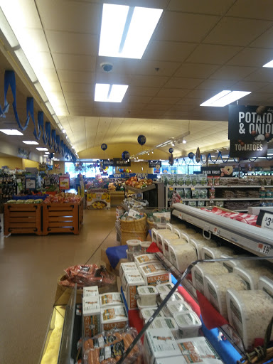 Grocery Store «Stop & Shop», reviews and photos, 211 High St, Torrington, CT 06790, USA