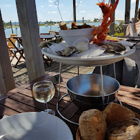 Atmosphère du Bar-restaurant à huîtres La Cabane du Phare à Lège-Cap-Ferret - n°2