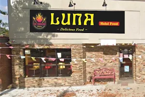 luna halal food image