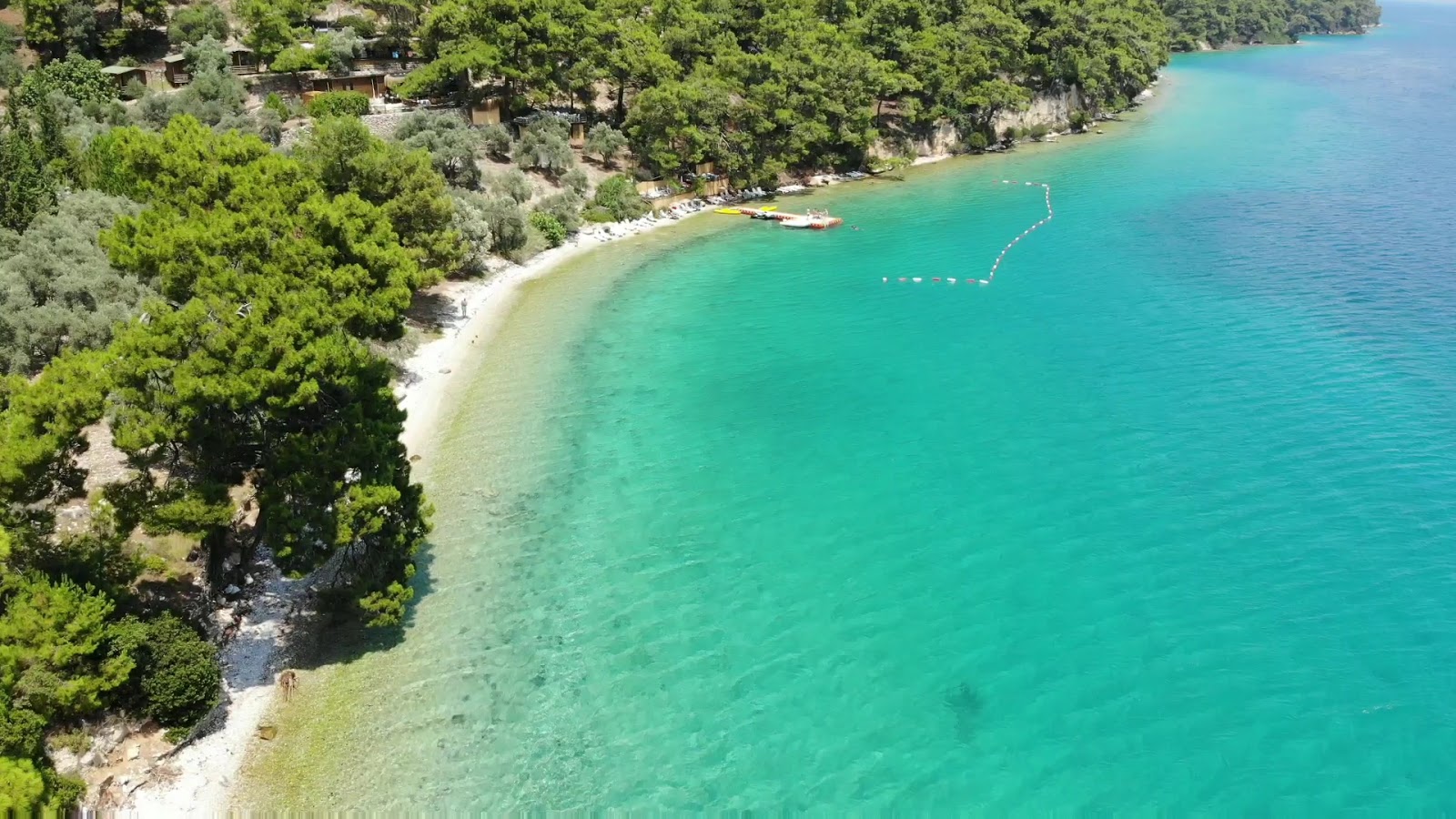 Φωτογραφία του Akbuk Bay - δημοφιλές μέρος μεταξύ λάτρεις της χαλάρωσης