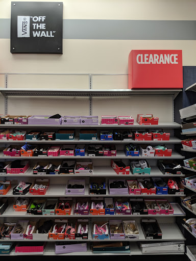 Shoe Store «Rack Room Shoes», reviews and photos, 18700 Limestone Commercial Dr, Pflugerville, TX 78660, USA