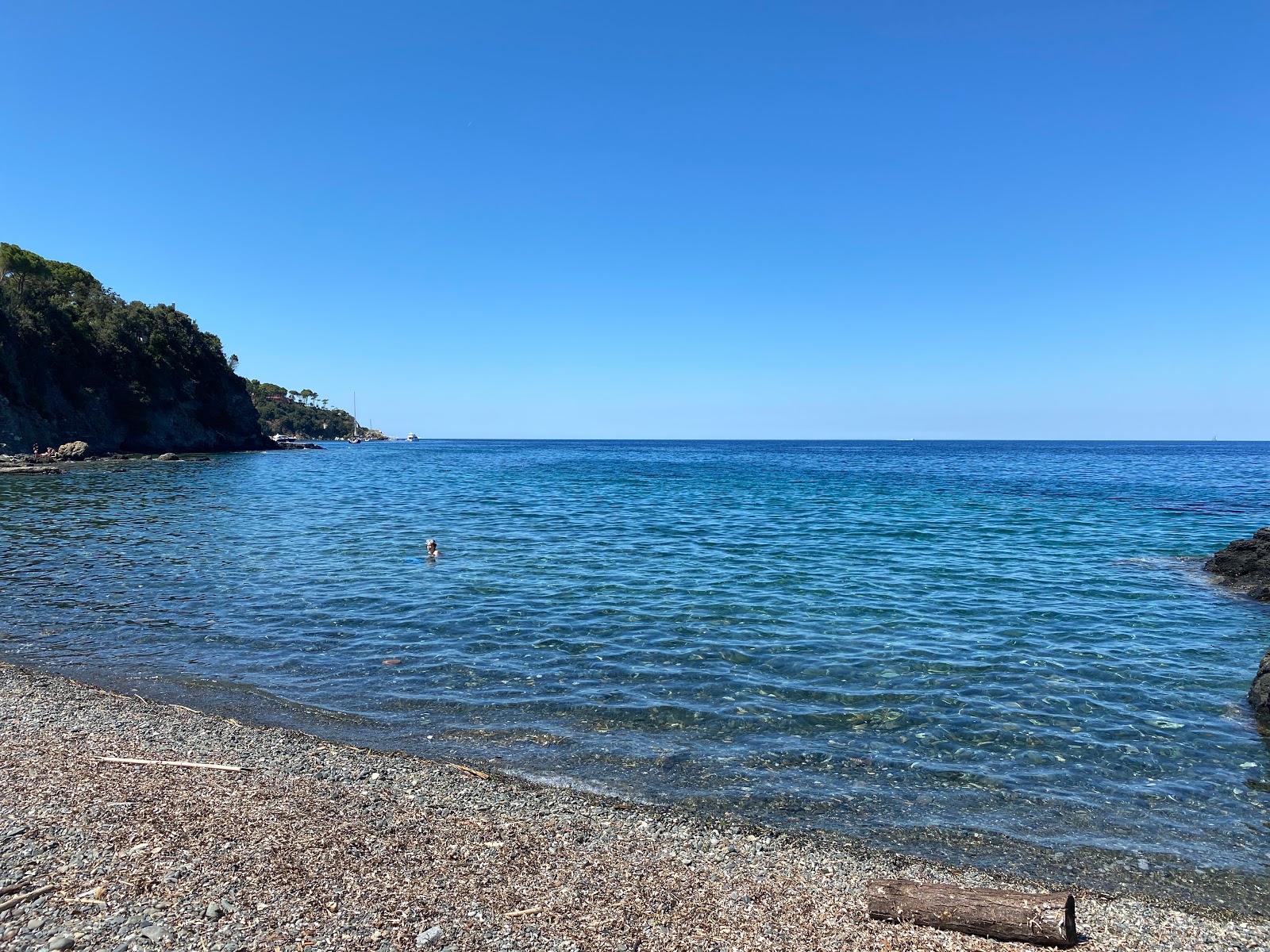Foto von Spiaggia del Bagno mit graue kiesel Oberfläche