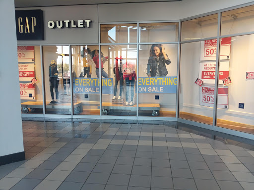 Clothing Store «Gap Outlet», reviews and photos, 485 Arsenal St, Watertown, MA 02472, USA