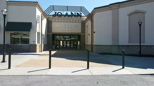 Shopping Mall «Blue Ridge Mall», reviews and photos, 1800 Four Seasons Blvd # 5, Hendersonville, NC 28792, USA