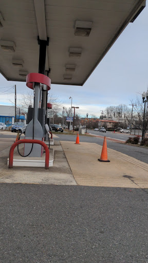 Auto Repair Shop «Vienna Gas & Auto Care», reviews and photos, 410 Maple Ave E, Vienna, VA 22180, USA