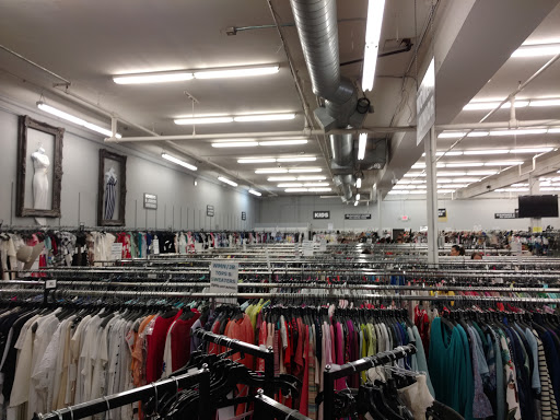 Clothing Store «Opitz Outlet», reviews and photos, 4320 Excelsior Blvd, St Louis Park, MN 55416, USA