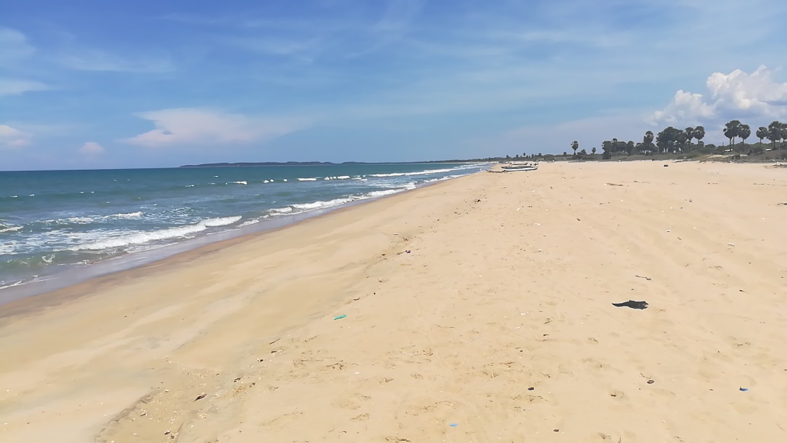 Foto van Kallara beach met beige zand oppervlakte