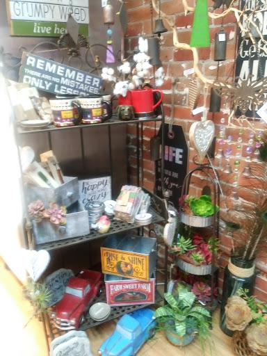 Florist «K & M Floral & Interior Plant Designs», reviews and photos, 537 Main St, Woodland, CA 95695, USA