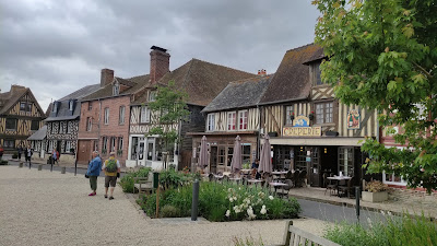 UNWABU VISUAL MEDIA à Beuvron-en-Auge