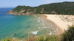 Φωτογραφία του Bai-Mon Beach με επίπεδο καθαριότητας πολύ καθαρό