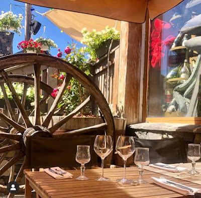 Doumé's bar et restaurant festif à Les Deux Alpes