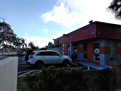 Donut Shop «Dandee Donut Factory», reviews and photos, 1422 S Federal Hwy, Deerfield Beach, FL 33441, USA