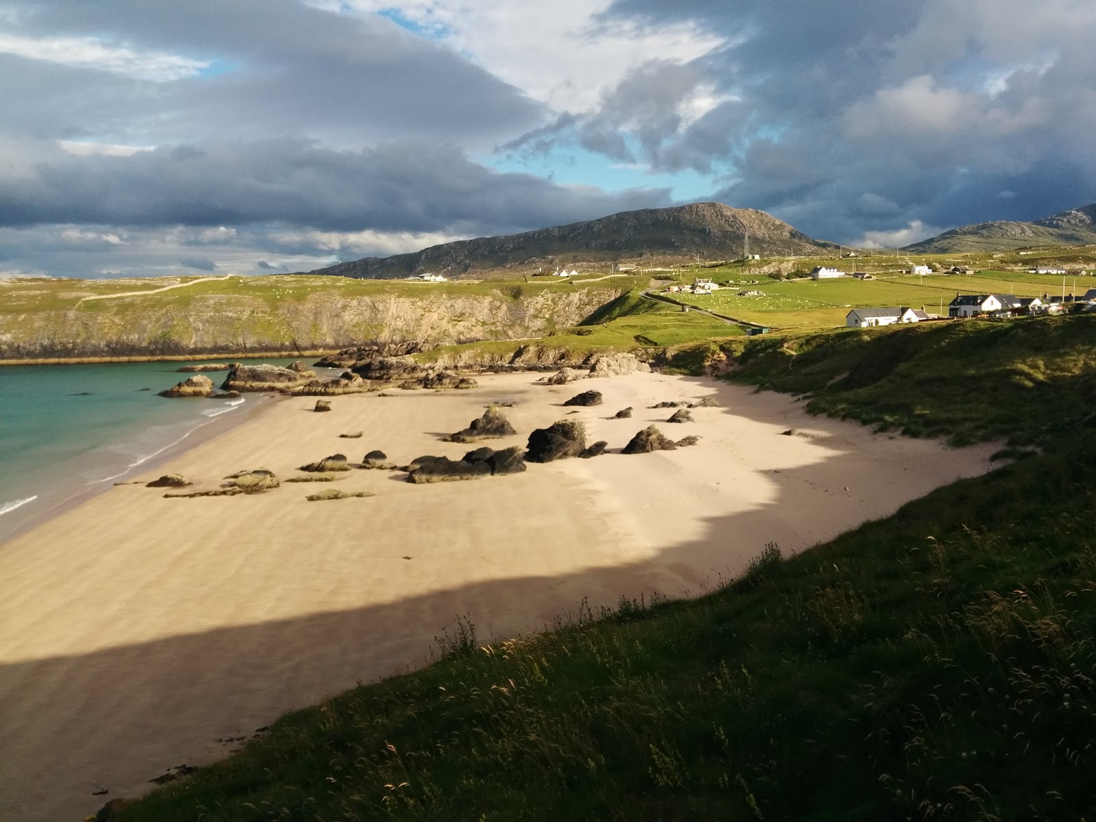 Photo de Sangomore Beach situé dans une zone naturelle