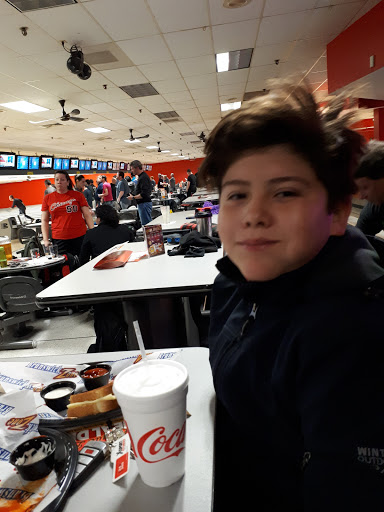 Bowling Alley «Brunswick Zone Glendale Heights», reviews and photos, 558 North Ave, Glendale Heights, IL 60139, USA