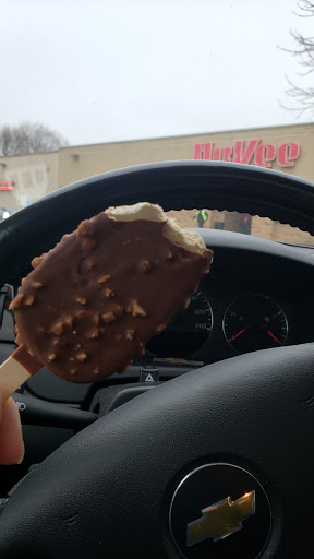 Supermarket «Hy-Vee», reviews and photos, 410 S Riverfront Dr, Mankato, MN 56001, USA