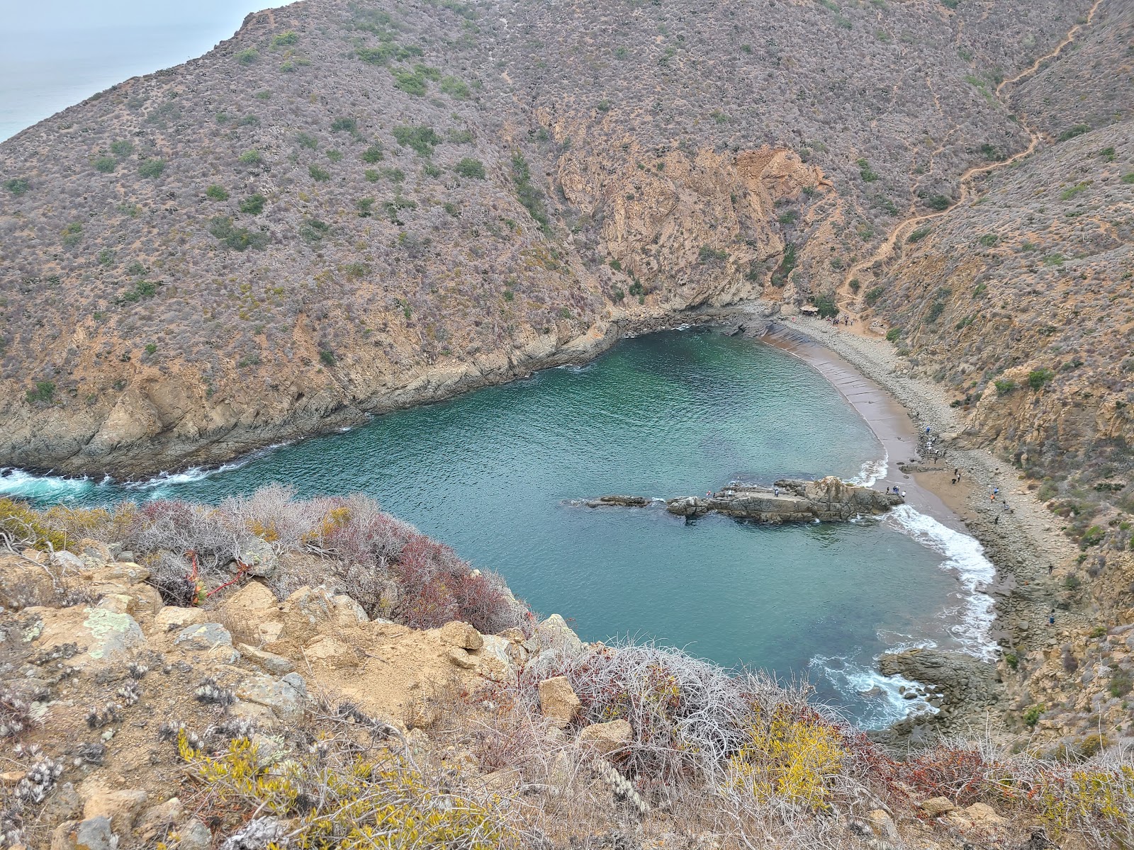 Foto di Playa el Cocodrilo con una superficie del sabbia beige e rocce