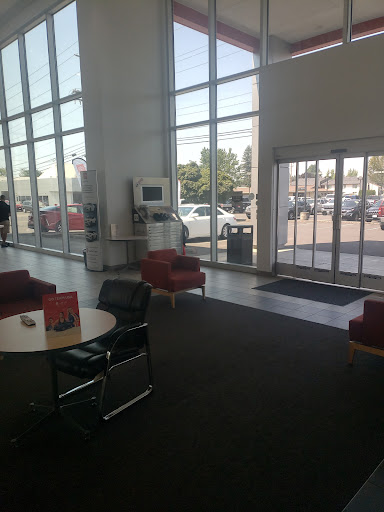 Toyota Dealer «Lithia Toyota of Springfield», reviews and photos, 163 S 9th St, Springfield, OR 97477, USA