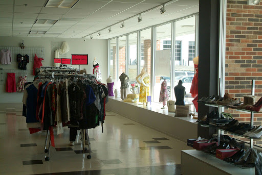 Thrift Store «St. Vincent de Paul Libertyville Thrift Store», reviews and photos, 1125 S Milwaukee Ave, Libertyville, IL 60048, USA