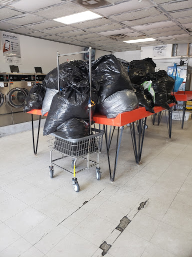 Laundromat «A Laundromat of Merritt Island ( 24 HR COIN LAUNDRY )», reviews and photos, 490 N Courtenay Pkwy, Merritt Island, FL 32953, USA