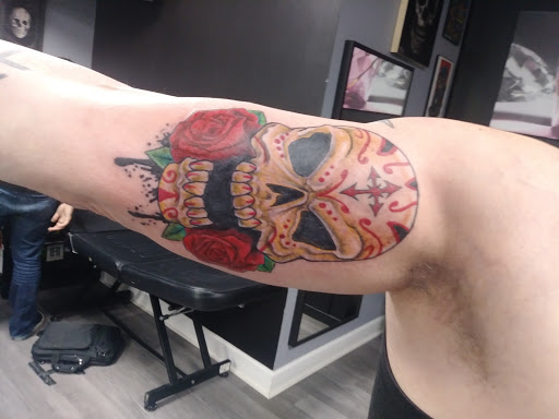 Tattoo Shop «Diamond Dagger Tattoo Studio», reviews and photos, 8894 Fort Smallwood Rd #9a, Pasadena, MD 21122, USA