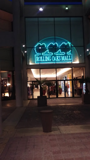 Shopping Mall «Rolling Oaks Mall», reviews and photos, 6909 N Loop 1604 E, San Antonio, TX 78247, USA