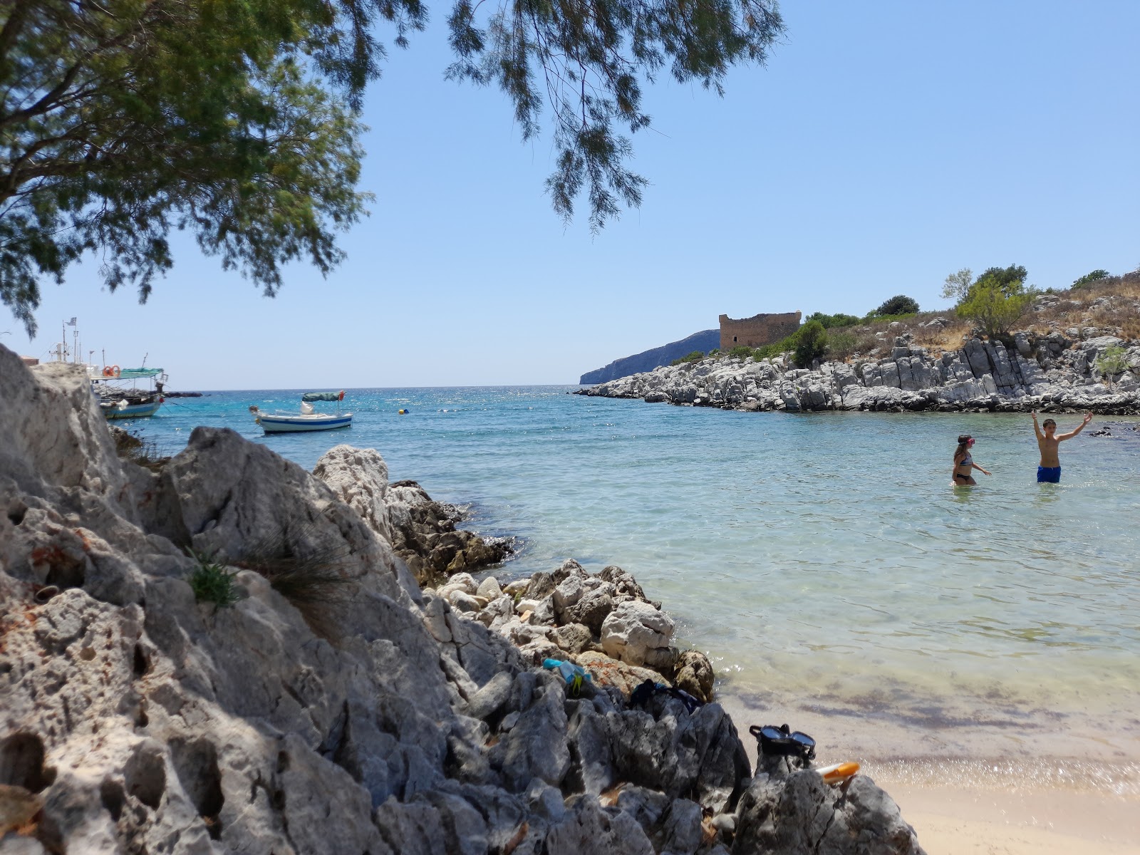 Gialia Beach'in fotoğrafı ve yerleşim