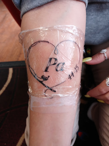 Tattoo Shop «Absolute Tattoo», reviews and photos, 1212 S Kansas Ave, Topeka, KS 66612, USA