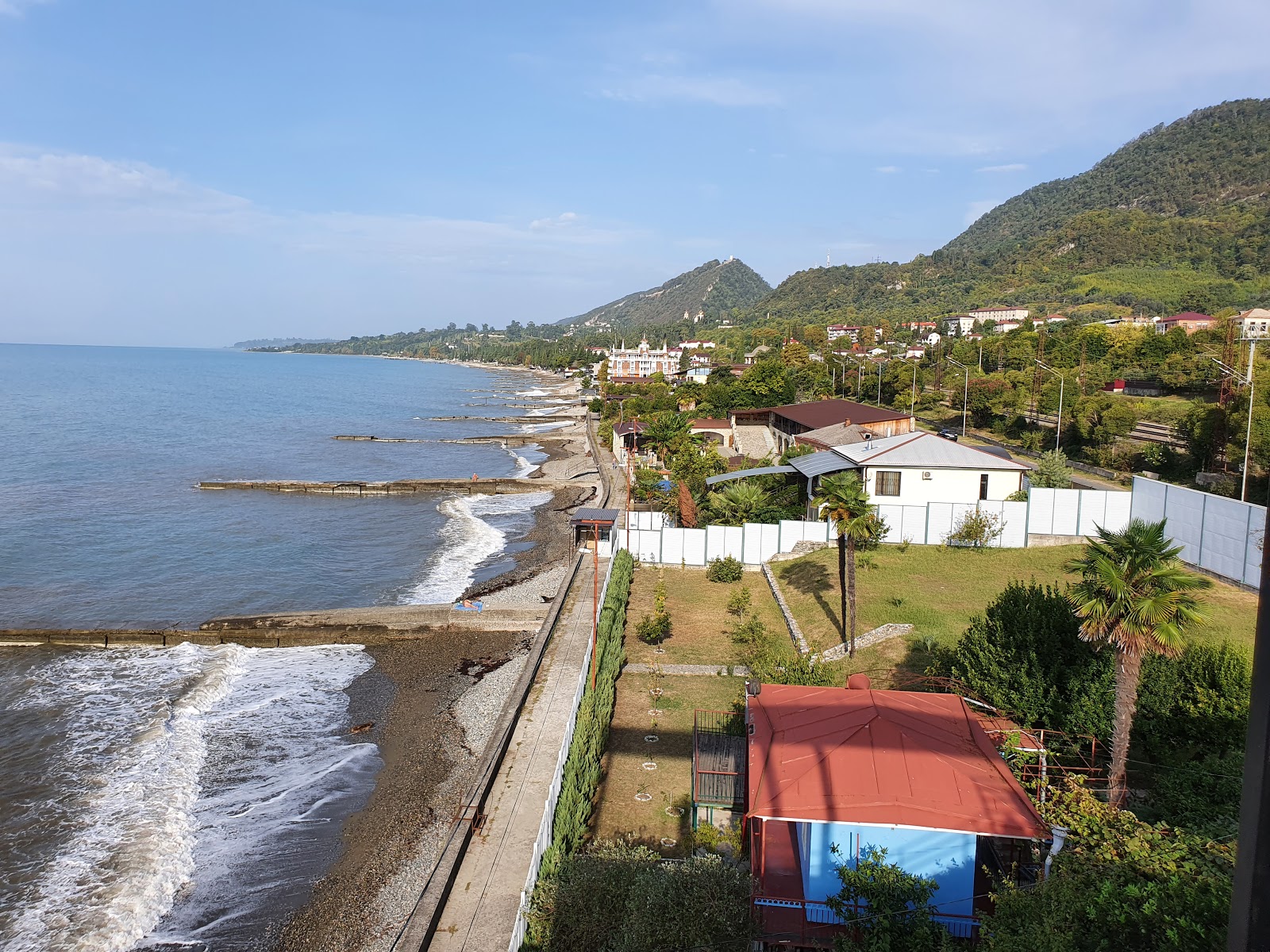 Tsitrusovani beach'in fotoğrafı imkanlar alanı