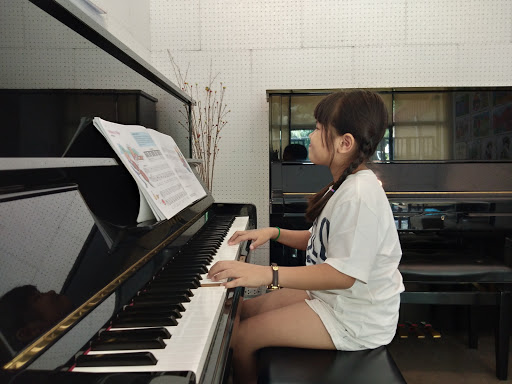G piano studio