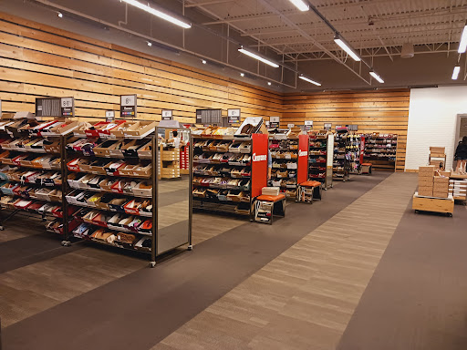 Shoe Store «DSW Designer Shoe Warehouse», reviews and photos, 6971 Grand Ave, Gurnee, IL 60031, USA