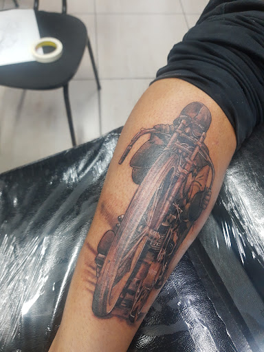 Logo da empresa - Silver Machine Tattoo Studio