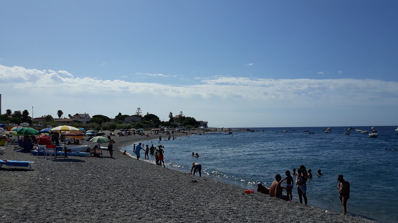 Foto di Spiaggia Saline Ioniche e l'insediamento