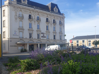 Logis Hôtel des Bourbons et Pub