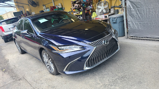 Auto Body Shop «Dayas Custom Auto», reviews and photos, 6650 Kingspointe Pkwy, Orlando, FL 32819, USA