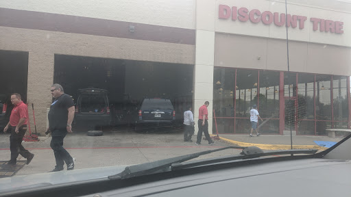 Tire Shop «Discount Tire Store - Round Rock, TX», reviews and photos, 3115 S Interstate 35, Round Rock, TX 78664, USA