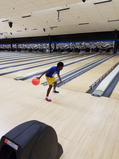 Bowling Alley «Freeway Lanes of Parma», reviews and photos, 12859 Brookpark Rd, Cleveland, OH 44130, USA