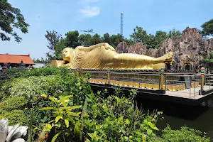 Buddha Tidur Mojokerto image