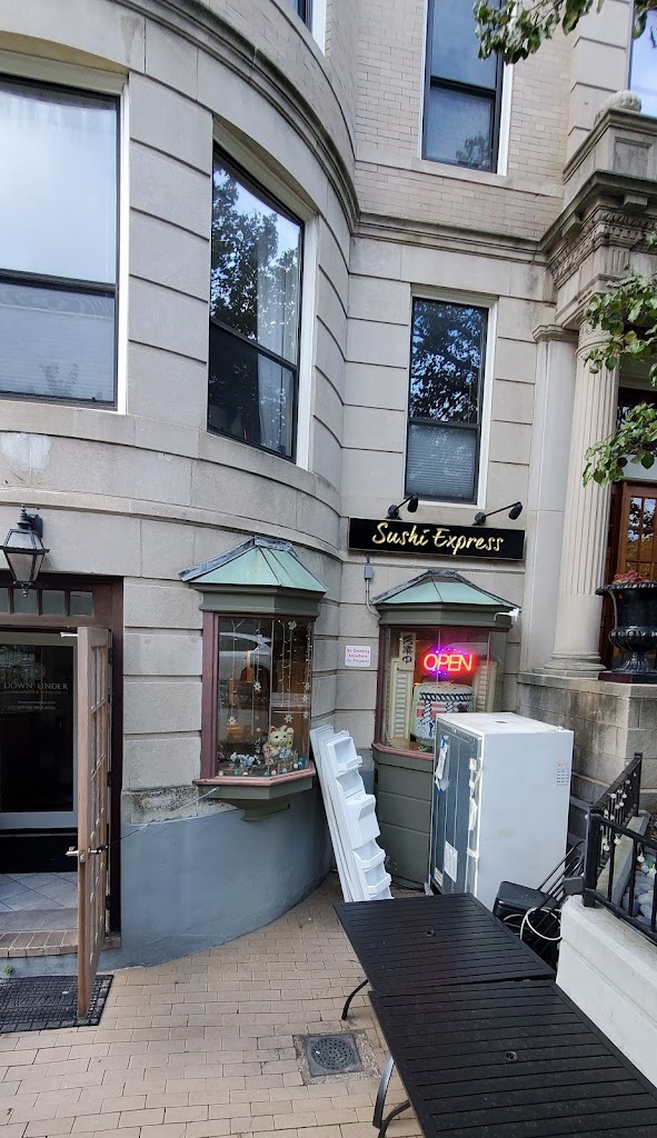 Maluken and Sushi Express 02446