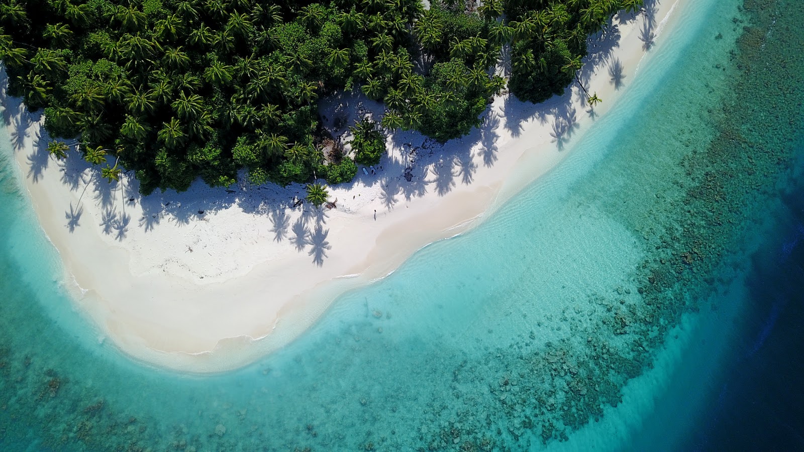 Foto av Rinbudhoo Beach med en rymlig kustlinje