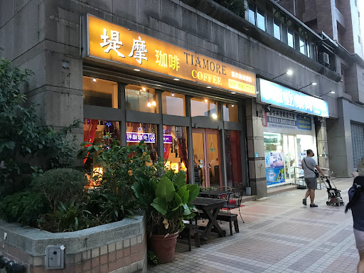 堤摩咖啡館關渡店