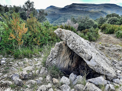 Lugar de interés histórico – Dolmen de la Piatra – Nueno
