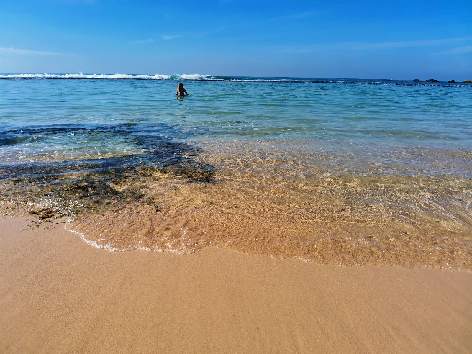 Photo of Unawatuna Beach and the settlement