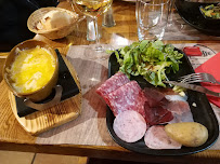 Raclette du Restaurant français Le Chesery à Châtel - n°18