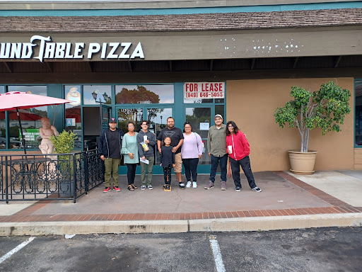 Round Table Pizza image