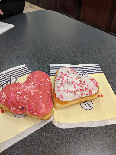 Donut Shop «Yum Yum Donuts», reviews and photos, 366 S Indian Hill Blvd, Claremont, CA 91711, USA