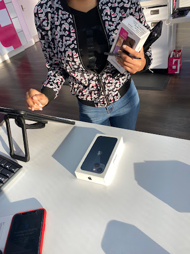 Cell Phone Store «T-Mobile», reviews and photos, 4894 Jonesboro Rd Unit A, Forest Park, GA 30297, USA