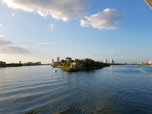 Shopping Mall «Channelside Bay Plaza», reviews and photos, 615 Channelside Dr #117, Tampa, FL 33602, USA