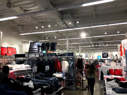 Clothing Store «Gap Outlet», reviews and photos, 1259 Marina Blvd, San Leandro, CA 94577, USA