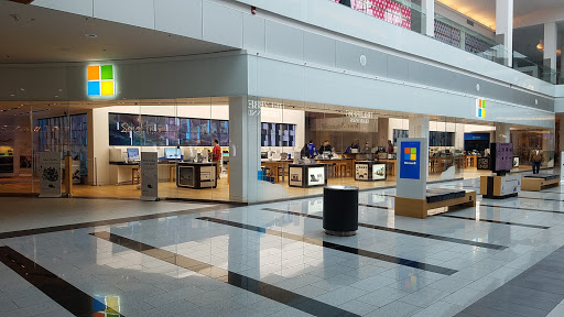 Microsoft Store - Roosevelt Field, 630 Old Country Rd, Garden City, NY 11530, USA, 